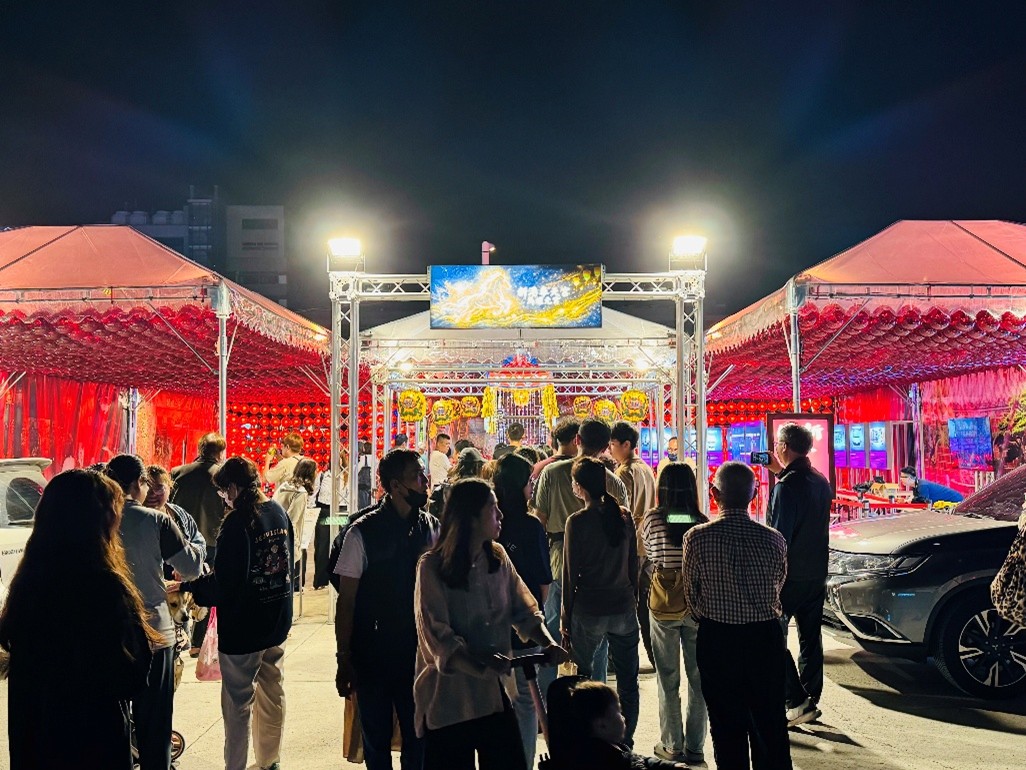 Fengtian Blessings: Passing Beneath the Palanquin