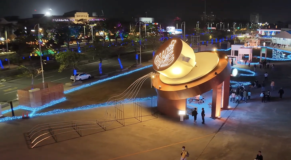 城市暖光咖啡館