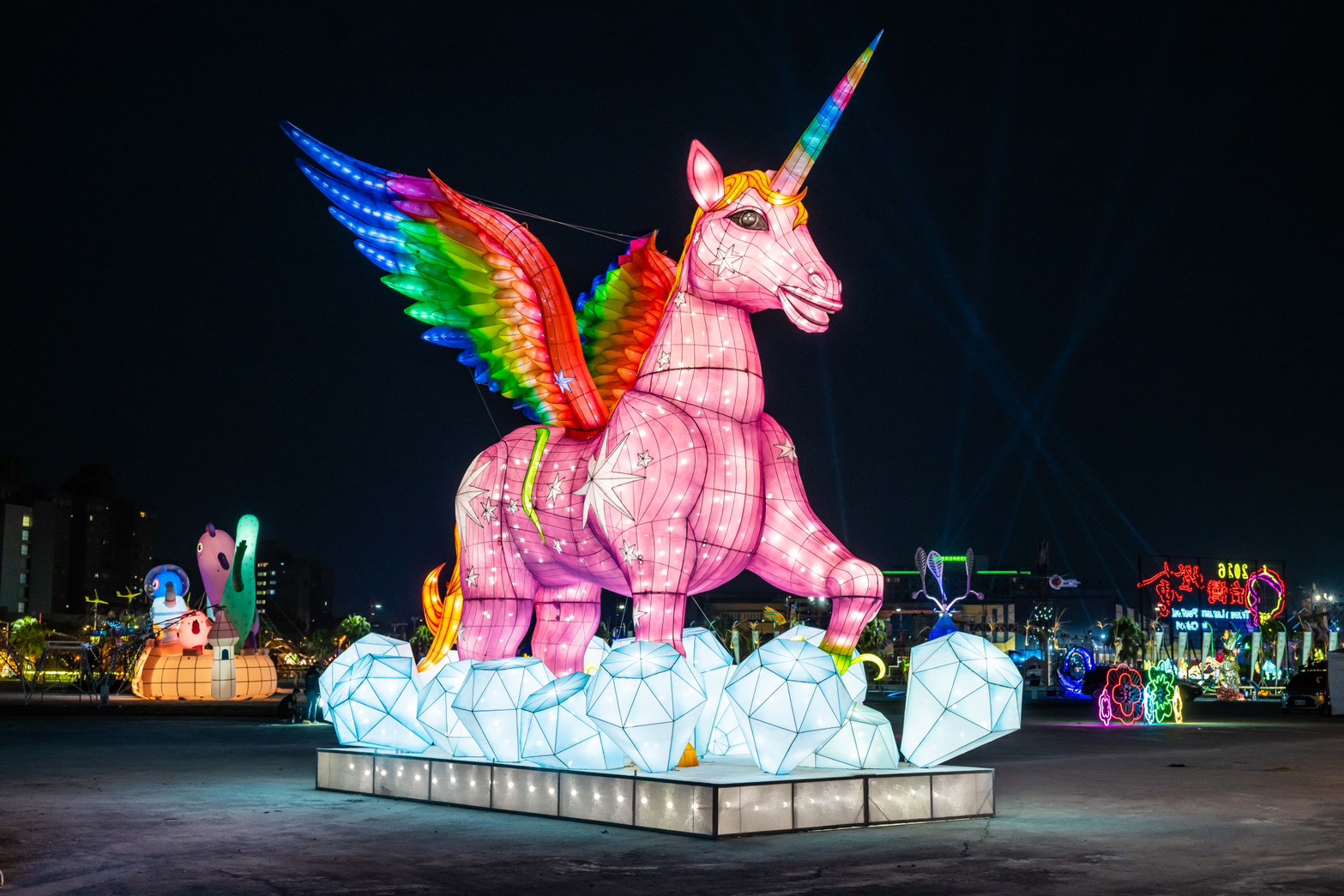 빛이 질주하는 허공